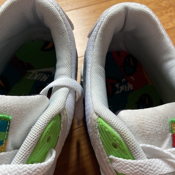 Nike Air Max 90 Peace Love Swoosh - Picture 16 of 16